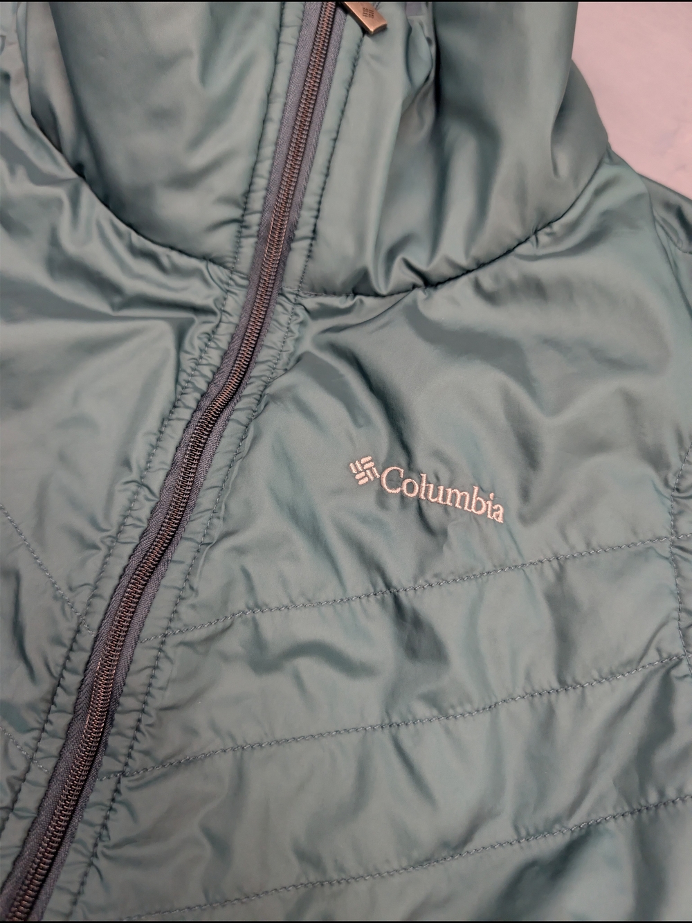 Columbia Lightweight Puffer Vest in Teal Green - Picture 2 of 8